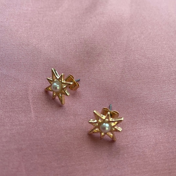 Unique Star Faux Pearl Stud Earrings - Picture 2 of 8